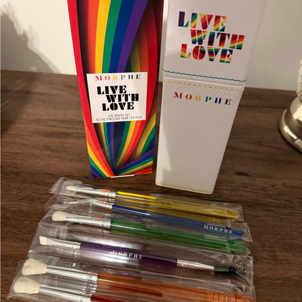 Morphe 2021 live with love pride Collection - Picture 2 of 3